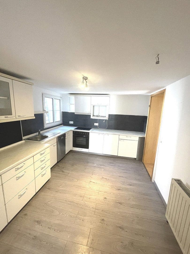Pronájem bytu 4+1 90 m², Kirchstraße 3, Schwelm, Severní Porýní-Vestfálsko Pronájem bytu 4+1 90 m², Kirchstraße 3, Schwelm, Severní Porýní-Vestfálsko