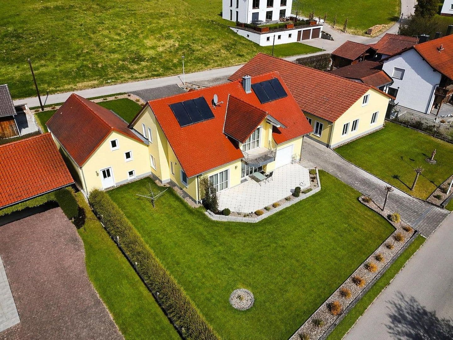 Prodej domu 218 m², pozemek 1.459 m², Hausen, Bavorsko Prodej domu 218 m², pozemek 1.459 m², Hausen, Bavorsko