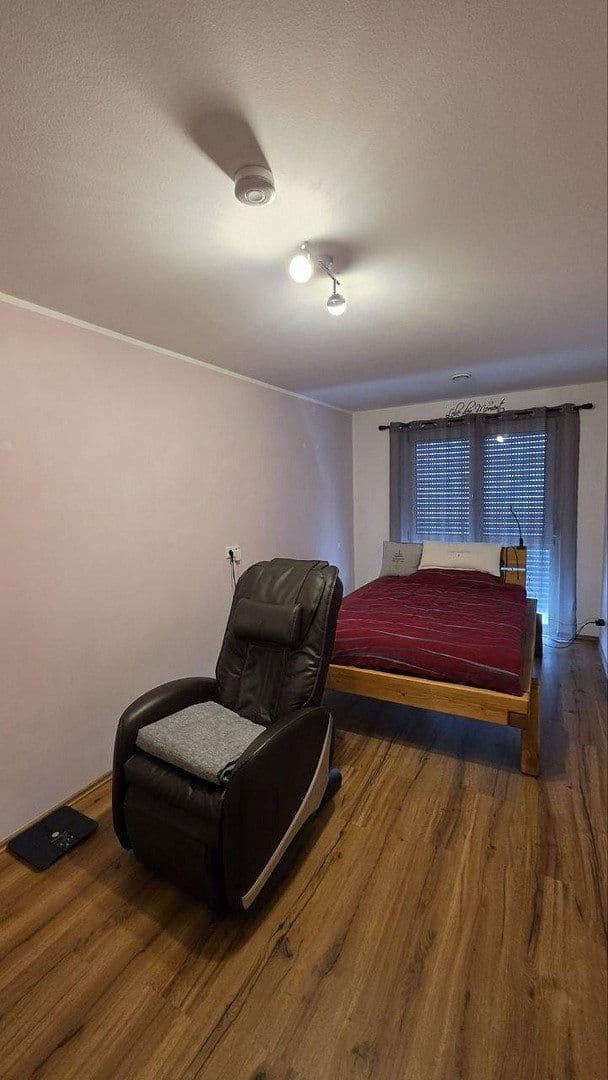 Prodej domu 137 m², pozemek 248 m², Adelsdorf, Bavorsko Prodej domu 137 m², pozemek 248 m², Adelsdorf, Bavorsko