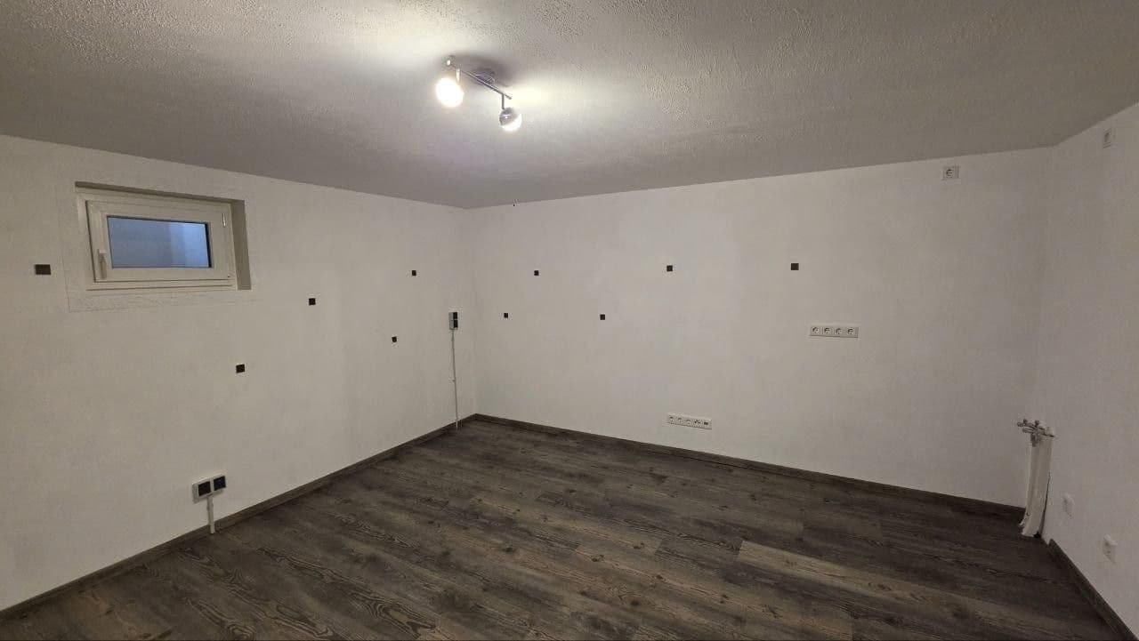 Prodej domu 137 m², pozemek 248 m², Adelsdorf, Bavorsko Prodej domu 137 m², pozemek 248 m², Adelsdorf, Bavorsko
