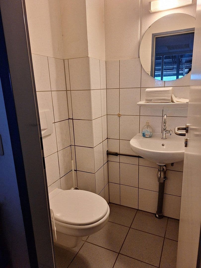 Pronájem nebytového prostoru 1.500 m², am Streitwald 1, Zell (Mosel), Porýní-Falc Pronájem nebytového prostoru 1.500 m², am Streitwald 1, Zell (Mosel), Porýní-Falc