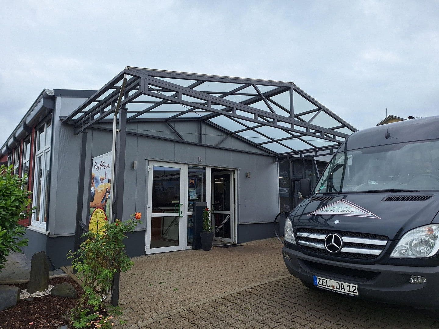 Pronájem nebytového prostoru 1.500 m², am Streitwald 1, Zell (Mosel), Porýní-Falc Pronájem nebytového prostoru 1.500 m², am Streitwald 1, Zell (Mosel), Porýní-Falc