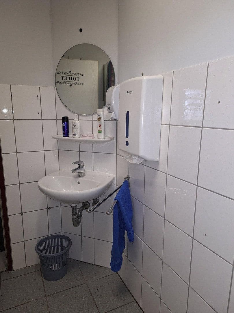 Pronájem nebytového prostoru 1.500 m², am Streitwald 1, Zell (Mosel), Porýní-Falc Pronájem nebytového prostoru 1.500 m², am Streitwald 1, Zell (Mosel), Porýní-Falc