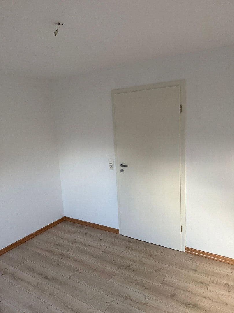 Pronájem bytu 3+1 70 m², Am Stadtgarten, Königswinter, Severní Porýní-Vestfálsko Pronájem bytu 3+1 70 m², Am Stadtgarten, Königswinter, Severní Porýní-Vestfálsko
