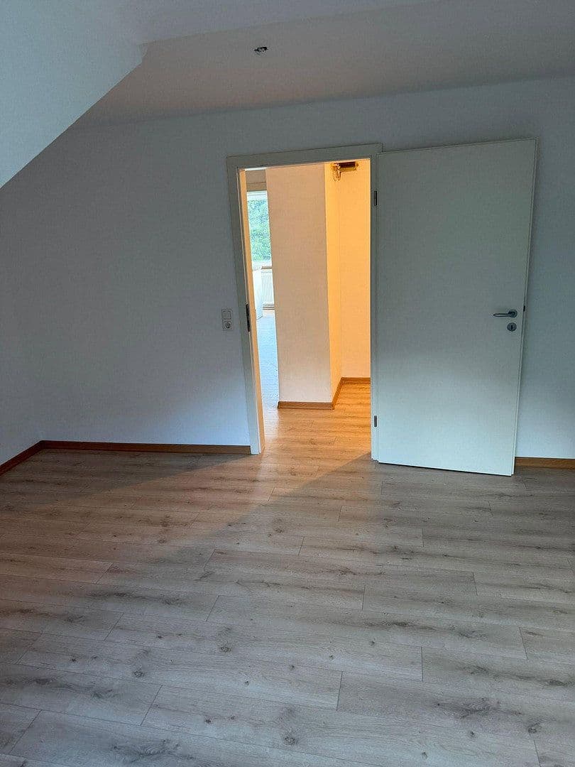 Pronájem bytu 3+1 70 m², Am Stadtgarten, Königswinter, Severní Porýní-Vestfálsko Pronájem bytu 3+1 70 m², Am Stadtgarten, Königswinter, Severní Porýní-Vestfálsko