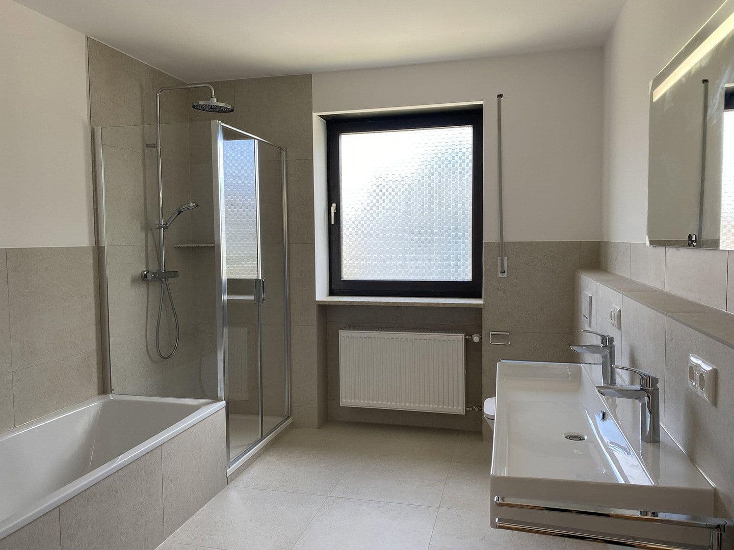 Pronájem domu 160 m², pozemek 766 m², Lappersdorf, Bavorsko Pronájem domu 160 m², pozemek 766 m², Lappersdorf, Bavorsko
