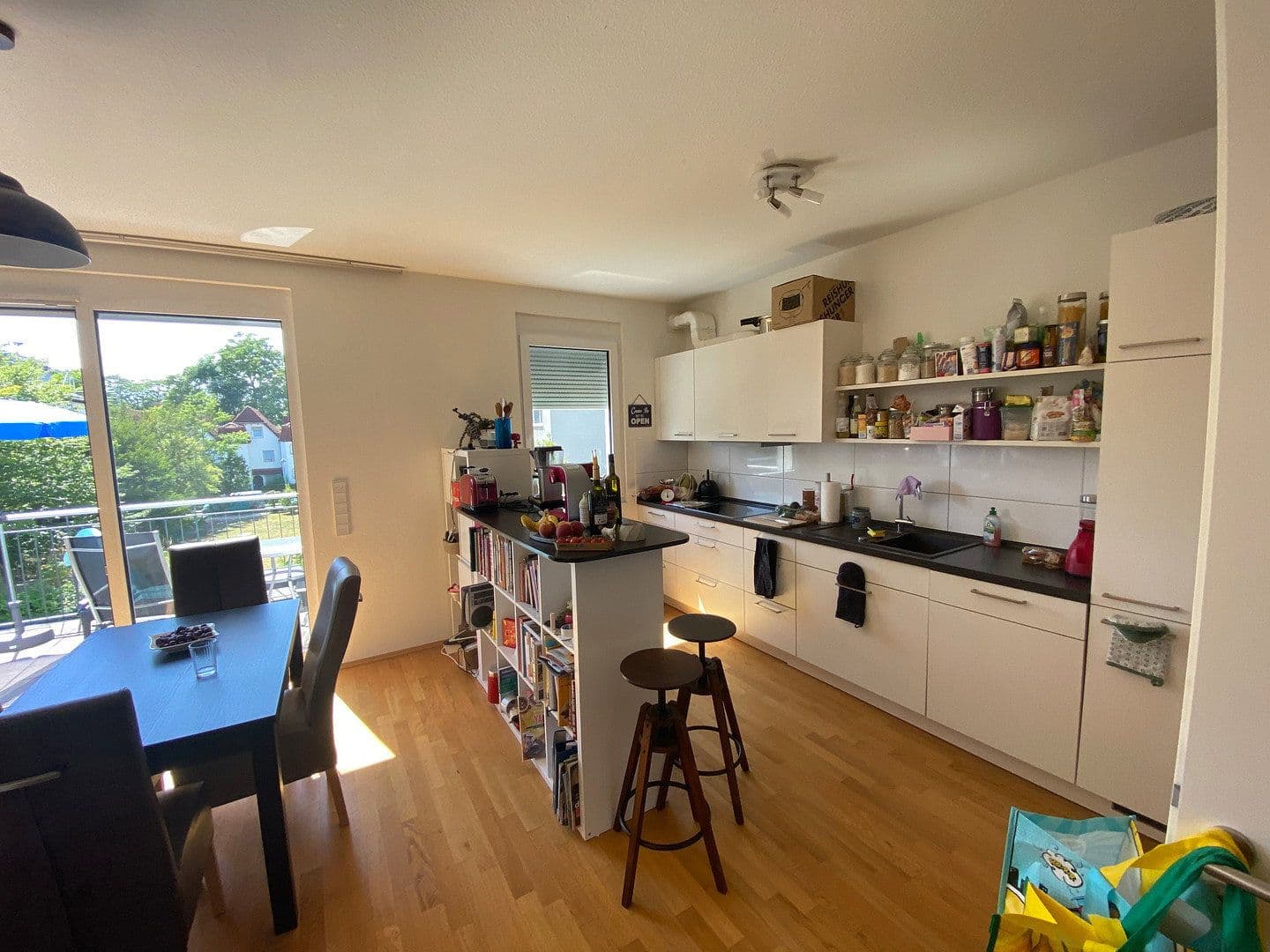 Pronájem bytu 3+1 90 m², Nusszeil 74, Frankfurt, Hessen Pronájem bytu 3+1 90 m², Nusszeil 74, Frankfurt, Hessen
