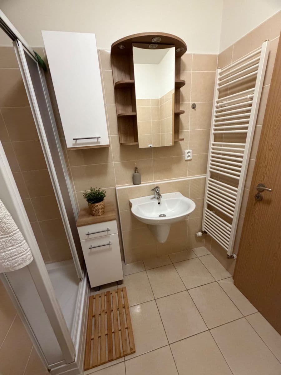Prodej bytu 1+kk 38 m², Drahobejlova, Praha, Praha Prodej bytu 1+kk 38 m², Drahobejlova, Praha, Praha