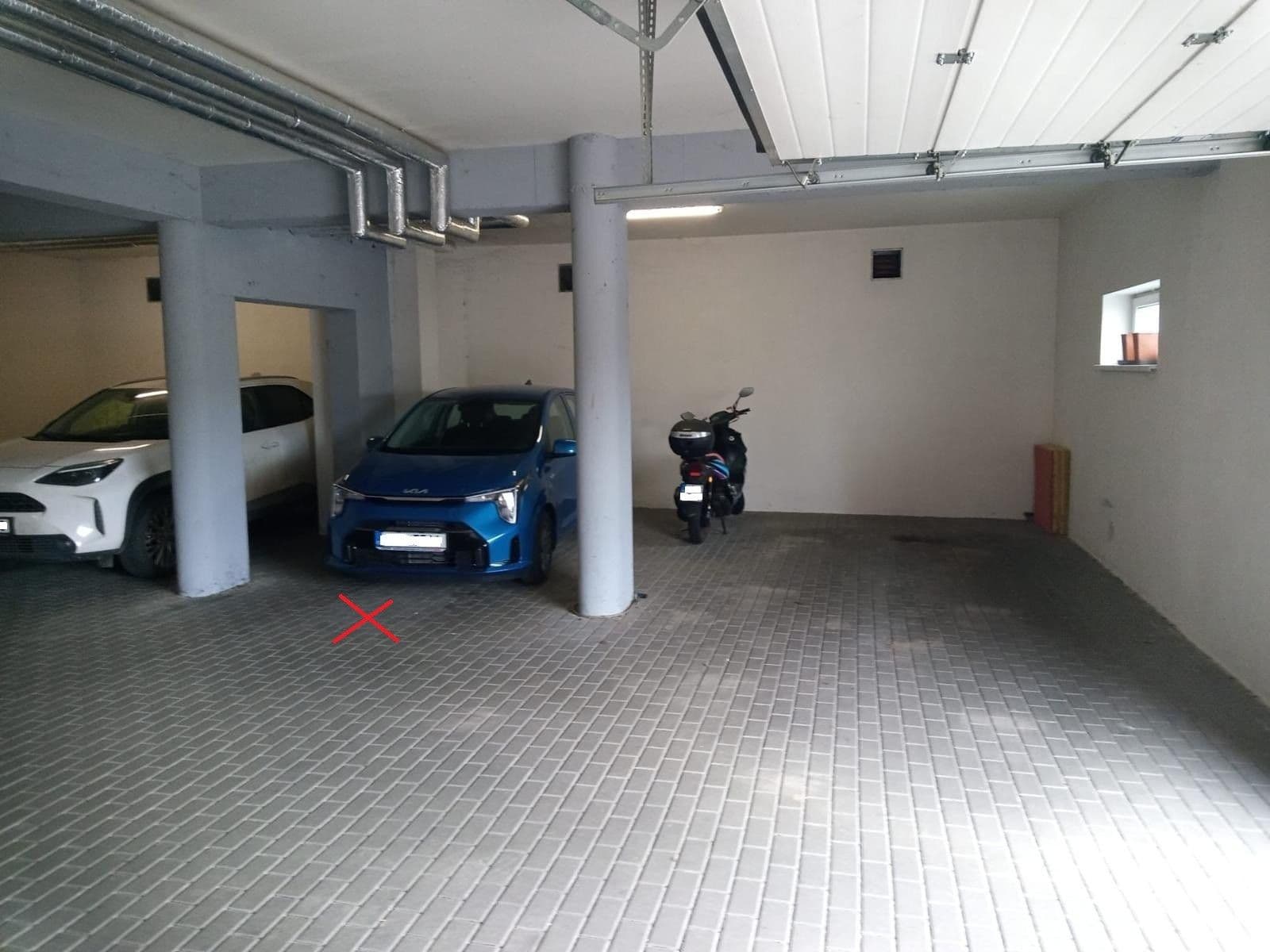 Prodej garáže 12 m², U Leskavy, Brno, Jihomoravský kraj Prodej garáže 12 m², U Leskavy, Brno, Jihomoravský kraj