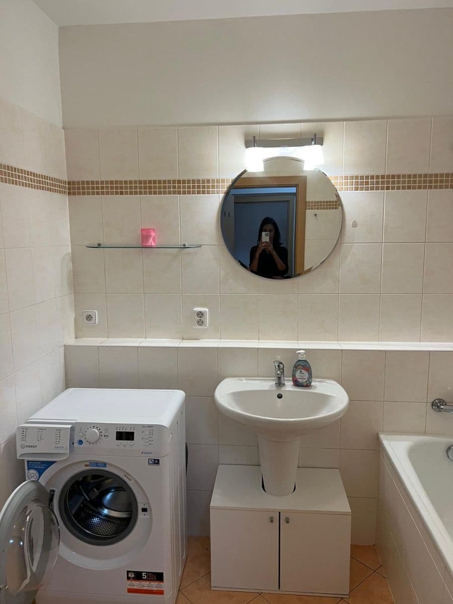 Pronájem bytu 1+kk 45 m², Zrzavého, Praha, Praha Pronájem bytu 1+kk 45 m², Zrzavého, Praha, Praha