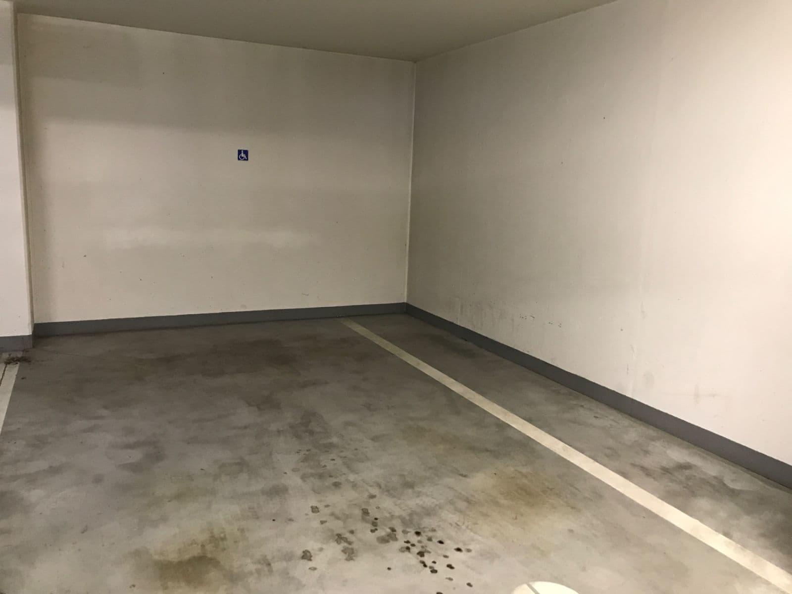 Pronájem garáže 25 m², Za Valem, Praha, Praha Pronájem garáže 25 m², Za Valem, Praha, Praha