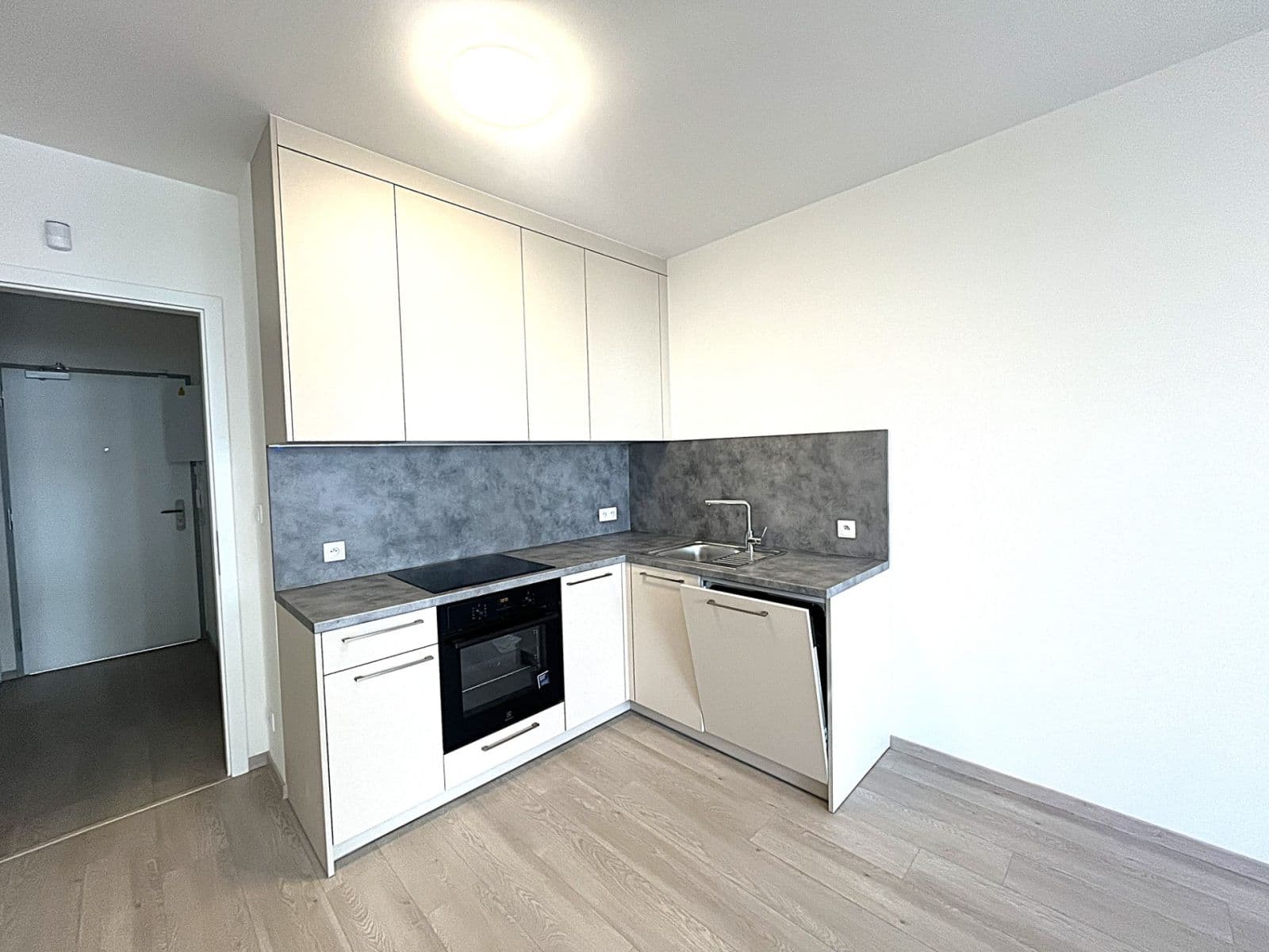 Pronájem bytu 1+kk 35 m², Poděbradská, Praha, Praha Pronájem bytu 1+kk 35 m², Poděbradská, Praha, Praha