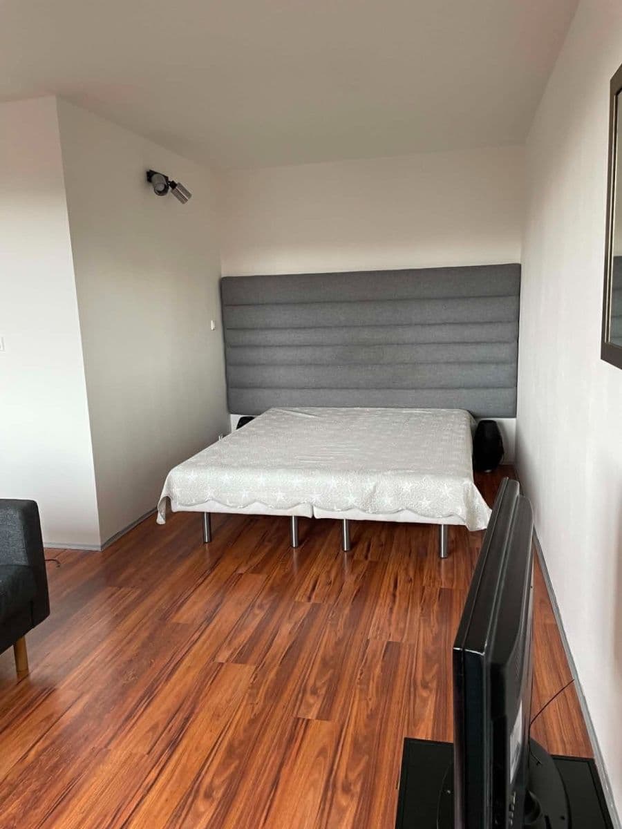 Pronájem bytu 1+kk 36 m², Molákova, Praha, Praha Pronájem bytu 1+kk 36 m², Molákova, Praha, Praha