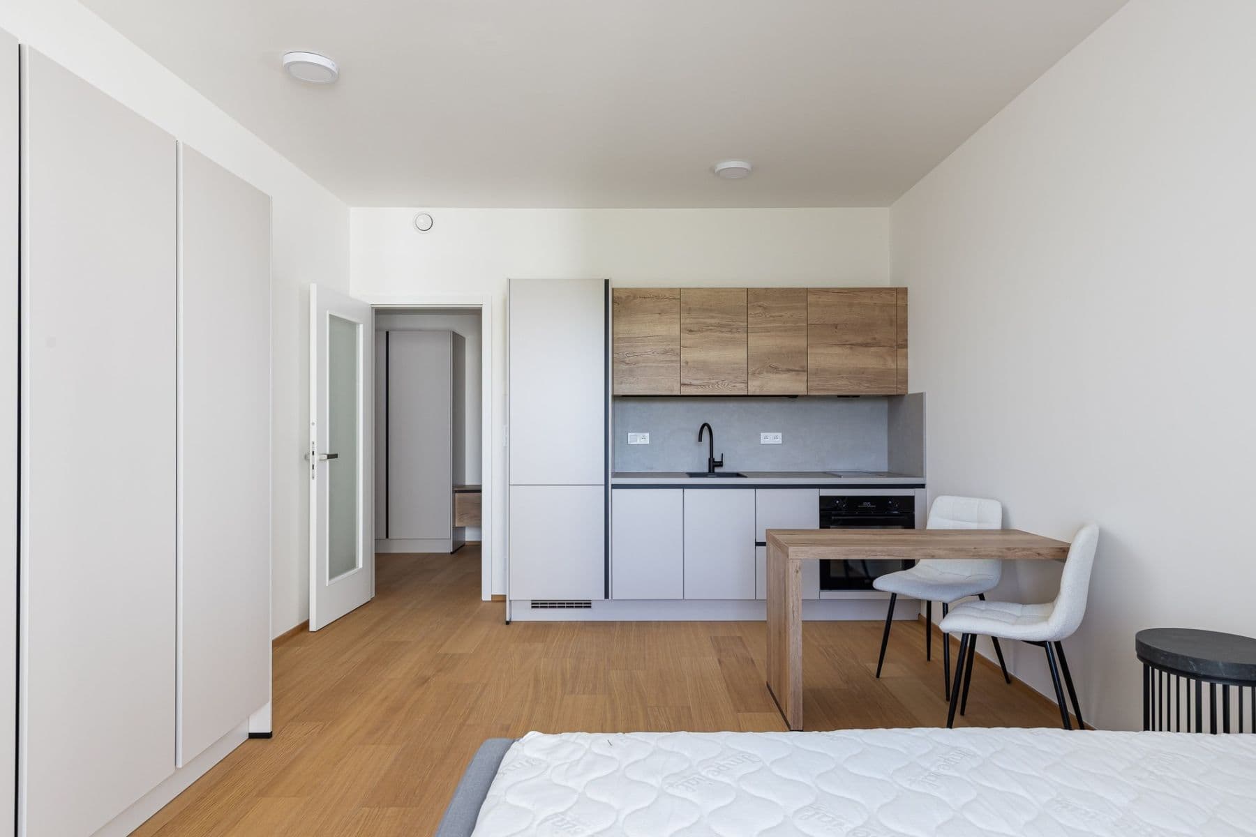 Pronájem bytu 1+kk 36 m², V třešňovce, Praha, Praha Pronájem bytu 1+kk 36 m², V třešňovce, Praha, Praha