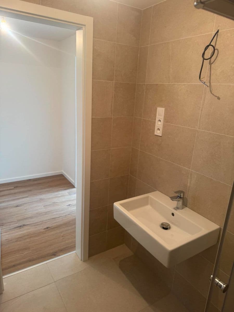 Prodej bytu 1+kk 34 m², Ke křížku, Kladno, Středočeský kraj Prodej bytu 1+kk 34 m², Ke křížku, Kladno, Středočeský kraj