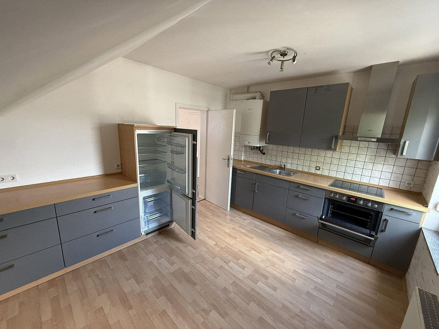 Pronájem bytu 2+kk 68 m², Krefeld, Severní Porýní-Vestfálsko Pronájem bytu 2+kk 68 m², Krefeld, Severní Porýní-Vestfálsko