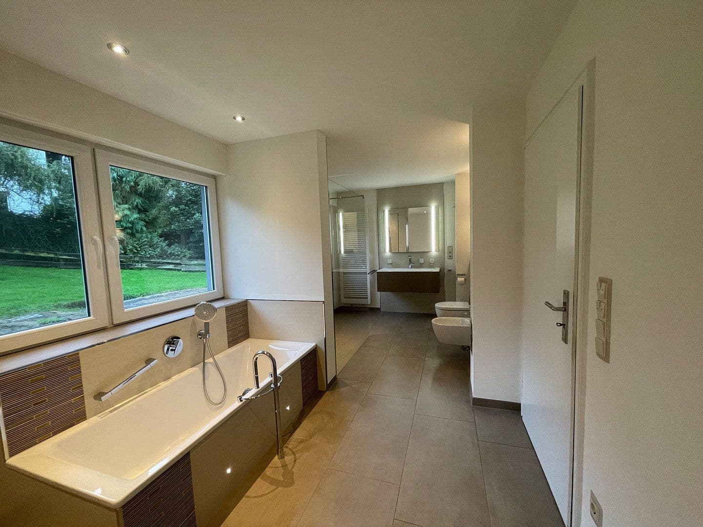 Pronájem domu 115 m², pozemek 1.850 m², Bergisch Gladbach, Severní Porýní-Vestfálsko Pronájem domu 115 m², pozemek 1.850 m², Bergisch Gladbach, Severní Porýní-Vestfálsko