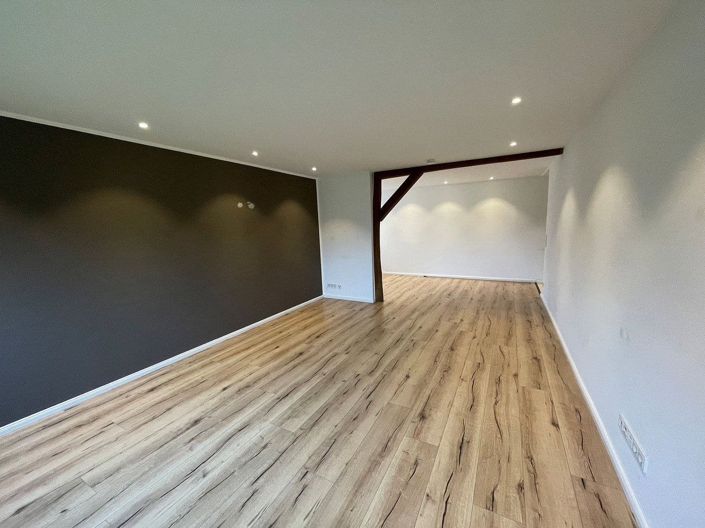 Pronájem domu 115 m², pozemek 1.850 m², Bergisch Gladbach, Severní Porýní-Vestfálsko Pronájem domu 115 m², pozemek 1.850 m², Bergisch Gladbach, Severní Porýní-Vestfálsko
