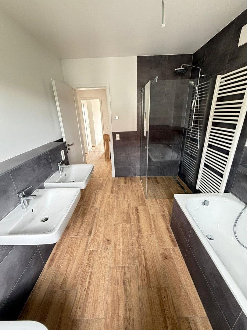 Pronájem domu 152 m², pozemek 110 m², Privatstraße, Dresden, Sasko Pronájem domu 152 m², pozemek 110 m², Privatstraße, Dresden, Sasko