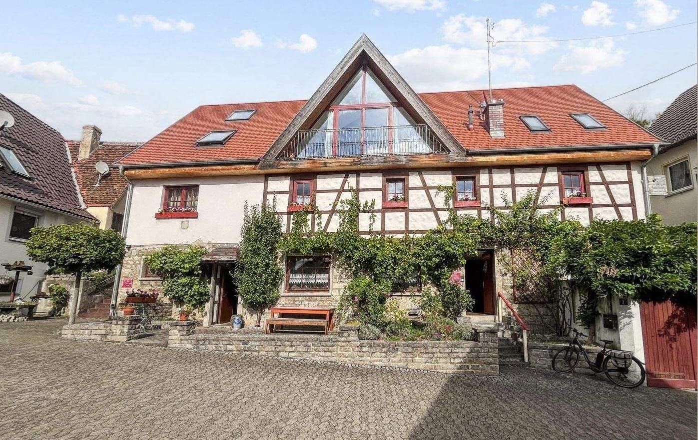Prodej domu 240 m², pozemek 840 m², Brunnengasse 7, Randersacker, Bavorsko Prodej domu 240 m², pozemek 840 m², Brunnengasse 7, Randersacker, Bavorsko