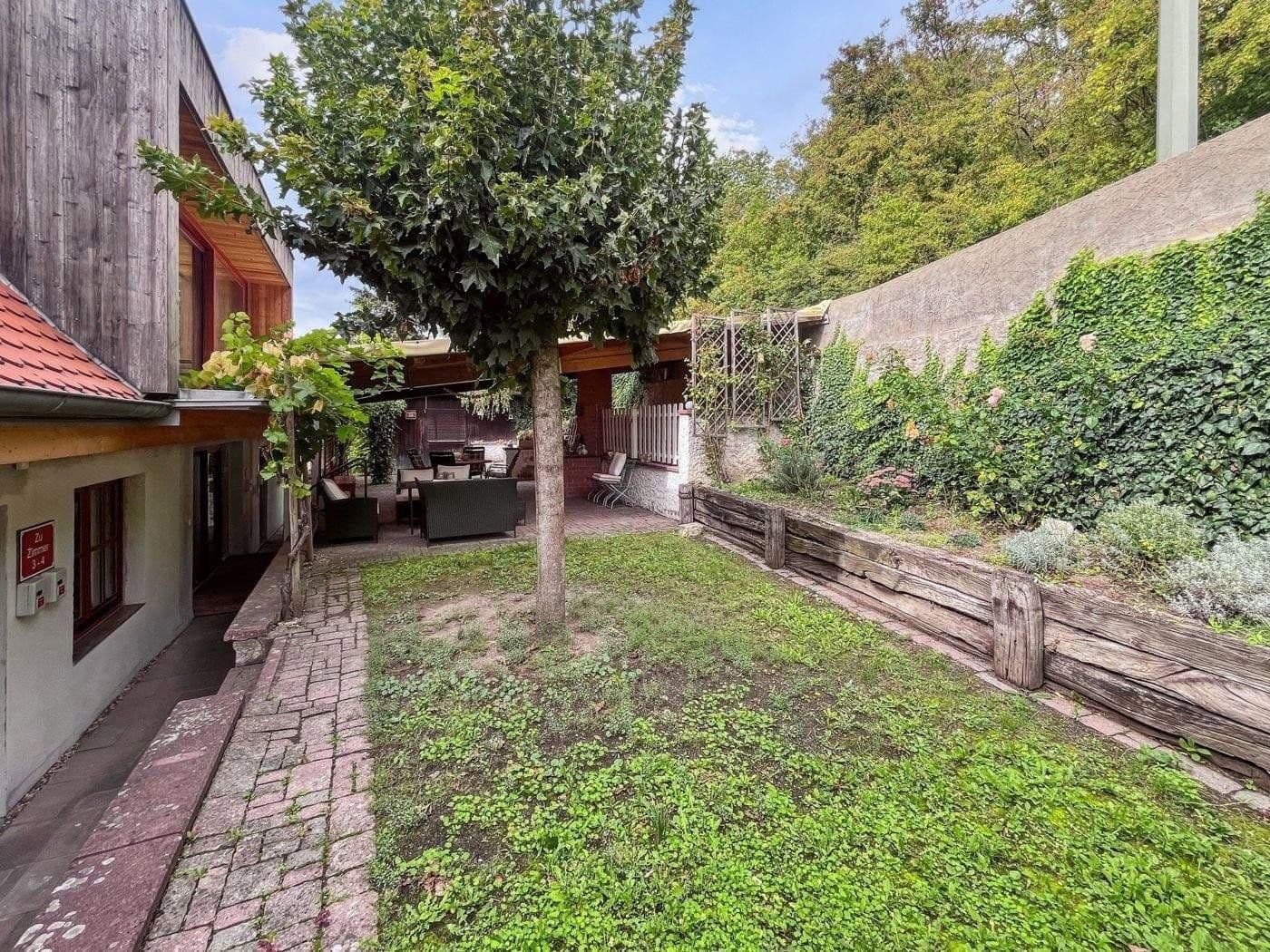 Prodej domu 240 m², pozemek 840 m², Brunnengasse 7, Randersacker, Bavorsko Prodej domu 240 m², pozemek 840 m², Brunnengasse 7, Randersacker, Bavorsko