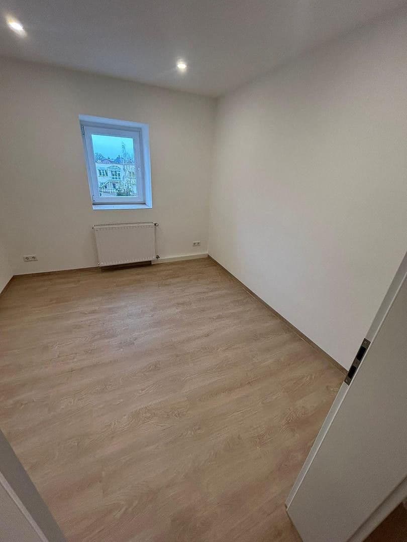 Pronájem bytu 3+1 84 m², Chemnitzer Str. 72, Meerane, Sasko Pronájem bytu 3+1 84 m², Chemnitzer Str. 72, Meerane, Sasko