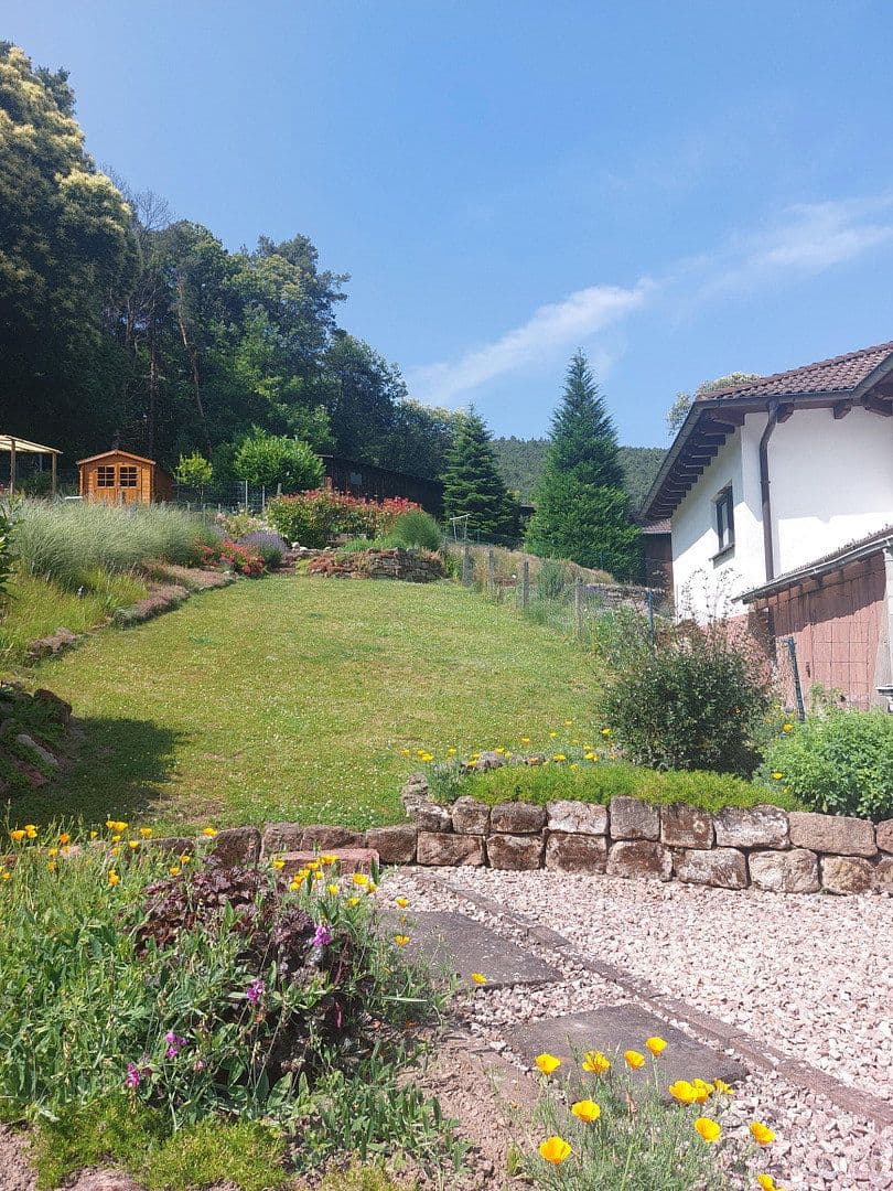 Prodej domu 130 m², pozemek 480 m², Stäffelsbergstraße 8a, Dörrenbach, Porýní-Falc Prodej domu 130 m², pozemek 480 m², Stäffelsbergstraße 8a, Dörrenbach, Porýní-Falc