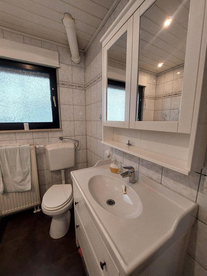 Prodej domu 130 m², pozemek 480 m², Stäffelsbergstraße 8a, Dörrenbach, Porýní-Falc Prodej domu 130 m², pozemek 480 m², Stäffelsbergstraße 8a, Dörrenbach, Porýní-Falc