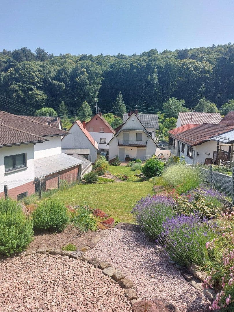 Prodej domu 130 m², pozemek 480 m², Stäffelsbergstraße 8a, Dörrenbach, Porýní-Falc Prodej domu 130 m², pozemek 480 m², Stäffelsbergstraße 8a, Dörrenbach, Porýní-Falc