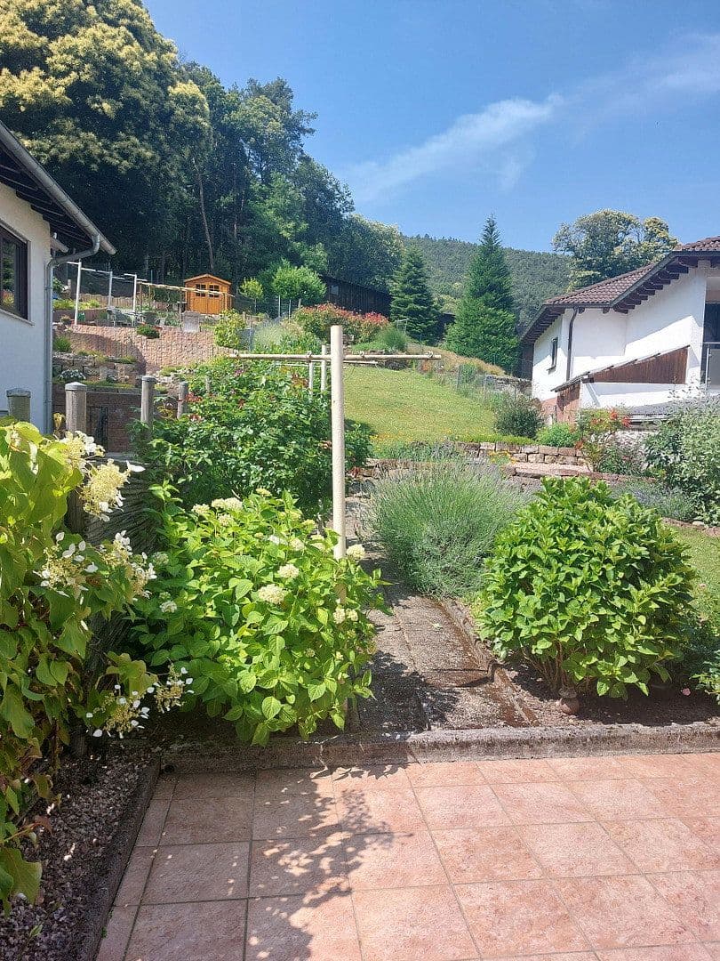 Prodej domu 130 m², pozemek 480 m², Stäffelsbergstraße 8a, Dörrenbach, Porýní-Falc Prodej domu 130 m², pozemek 480 m², Stäffelsbergstraße 8a, Dörrenbach, Porýní-Falc