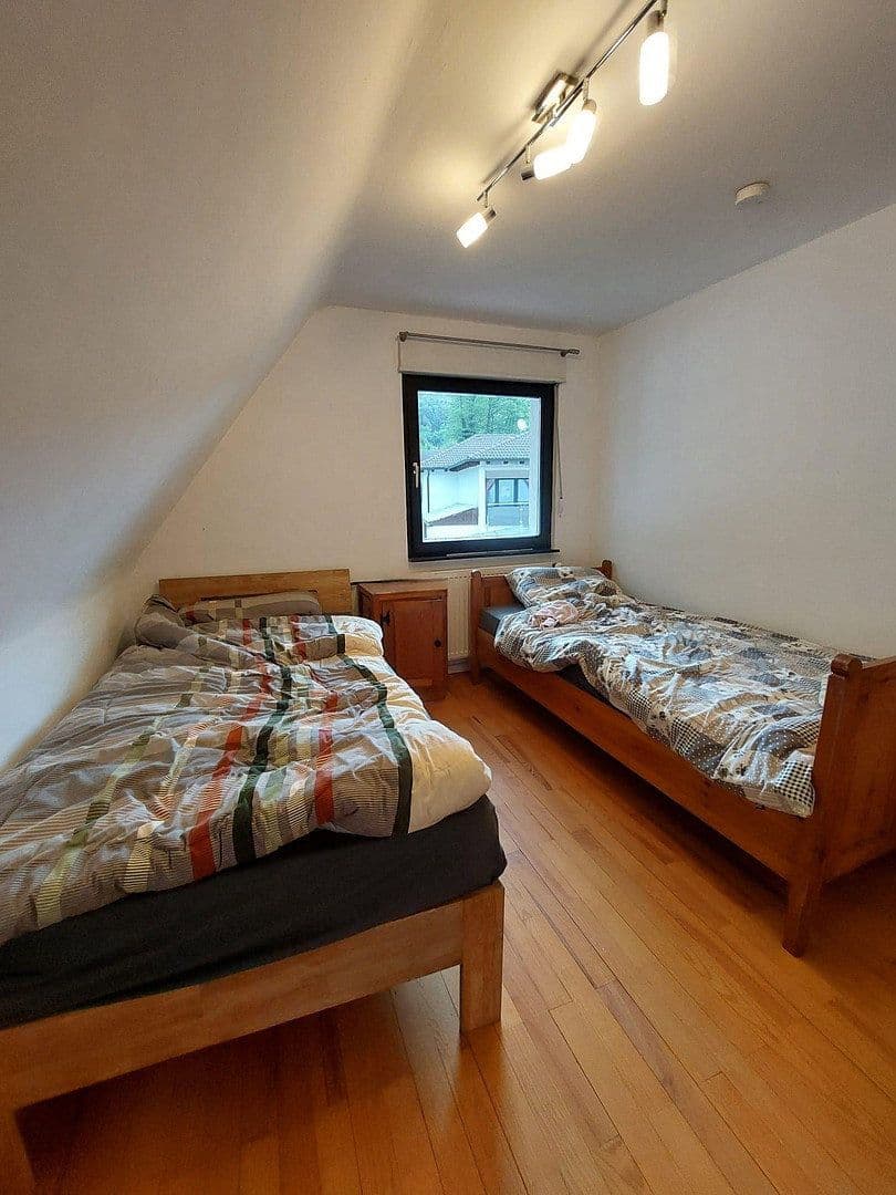 Prodej domu 130 m², pozemek 480 m², Stäffelsbergstraße 8a, Dörrenbach, Porýní-Falc Prodej domu 130 m², pozemek 480 m², Stäffelsbergstraße 8a, Dörrenbach, Porýní-Falc