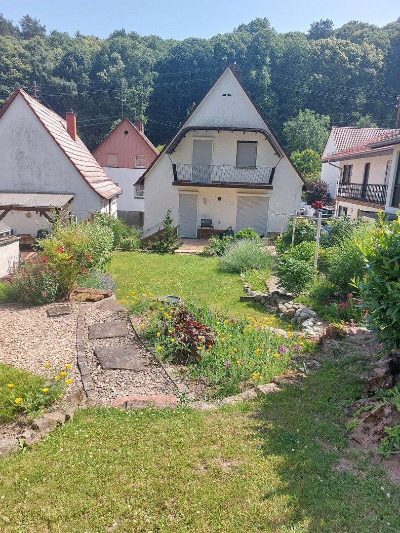 Prodej domu 130 m², pozemek 480 m², Stäffelsbergstraße 8a, Dörrenbach, Porýní-Falc Prodej domu 130 m², pozemek 480 m², Stäffelsbergstraße 8a, Dörrenbach, Porýní-Falc