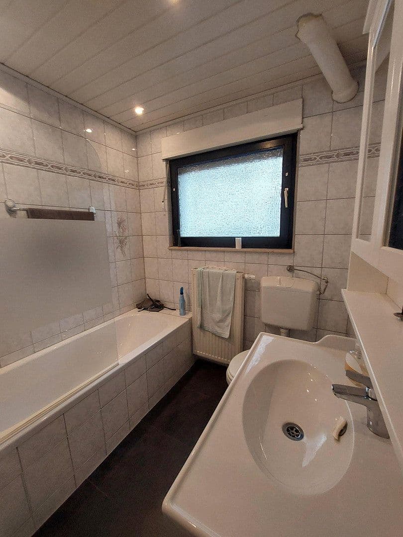 Prodej domu 130 m², pozemek 480 m², Stäffelsbergstraße 8a, Dörrenbach, Porýní-Falc Prodej domu 130 m², pozemek 480 m², Stäffelsbergstraße 8a, Dörrenbach, Porýní-Falc