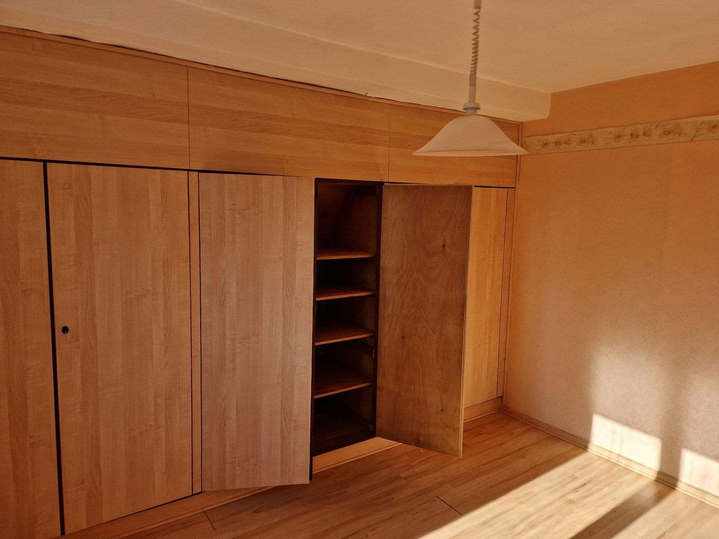 Prodej domu 130 m², pozemek 1.450 m², Fritz-Reuter-Str., Schulzendorf, Braniborsko Prodej domu 130 m², pozemek 1.450 m², Fritz-Reuter-Str., Schulzendorf, Braniborsko