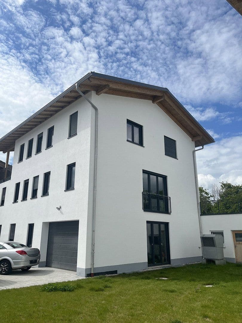 Pronájem domu 404 m², pozemek 600 m², Geretsried, Bavorsko Pronájem domu 404 m², pozemek 600 m², Geretsried, Bavorsko