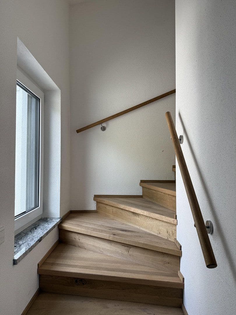 Pronájem domu 404 m², pozemek 600 m², Geretsried, Bavorsko Pronájem domu 404 m², pozemek 600 m², Geretsried, Bavorsko