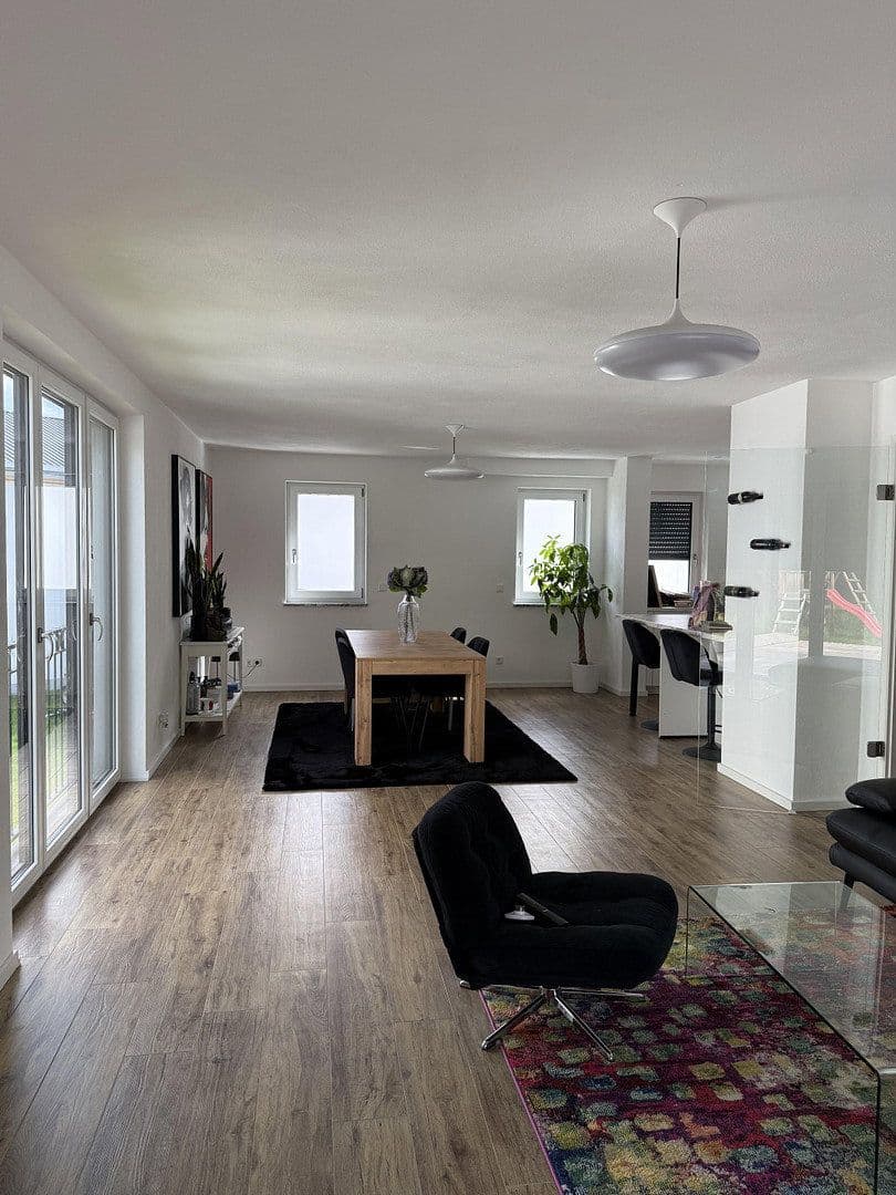 Pronájem domu 404 m², pozemek 600 m², Geretsried, Bavorsko Pronájem domu 404 m², pozemek 600 m², Geretsried, Bavorsko