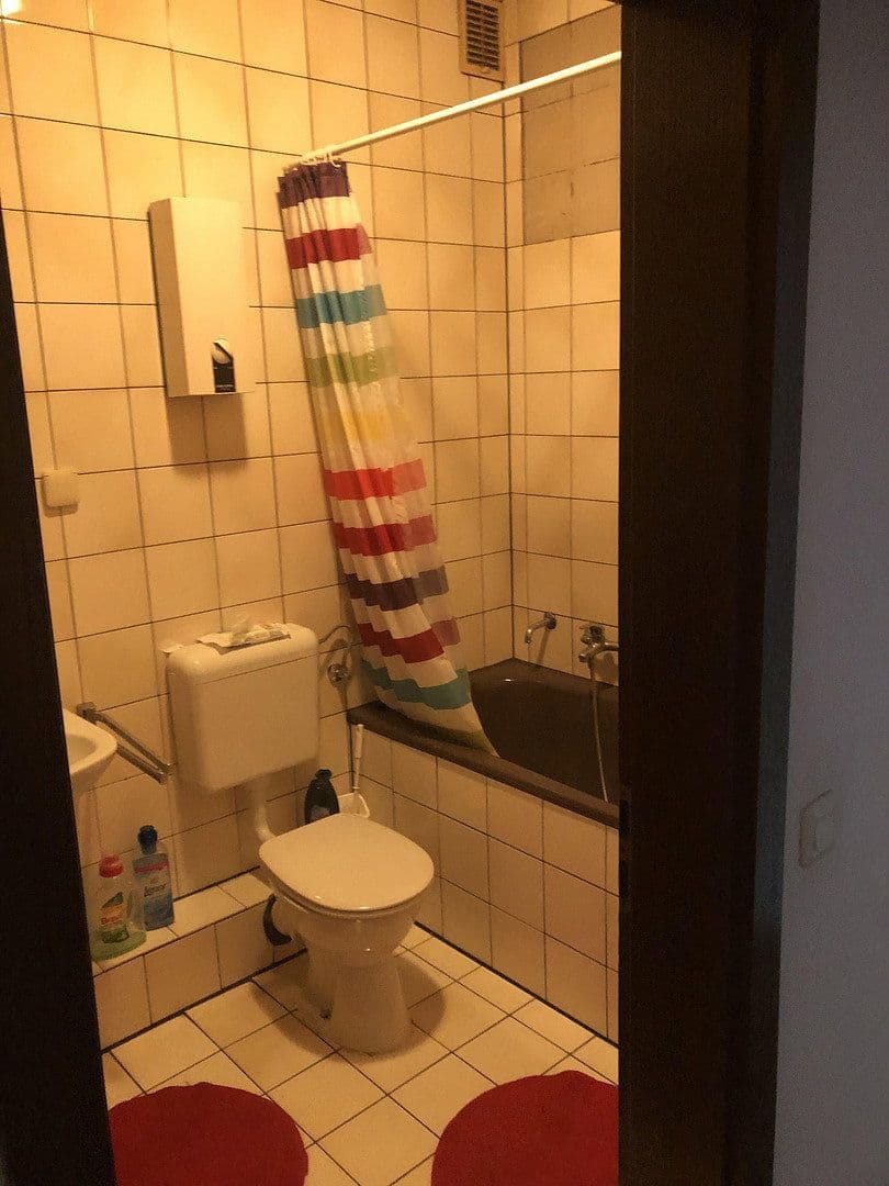 Pronájem bytu 1+1 35 m², Weierstraße 12, Oberhausen, Severní Porýní-Vestfálsko Pronájem bytu 1+1 35 m², Weierstraße 12, Oberhausen, Severní Porýní-Vestfálsko