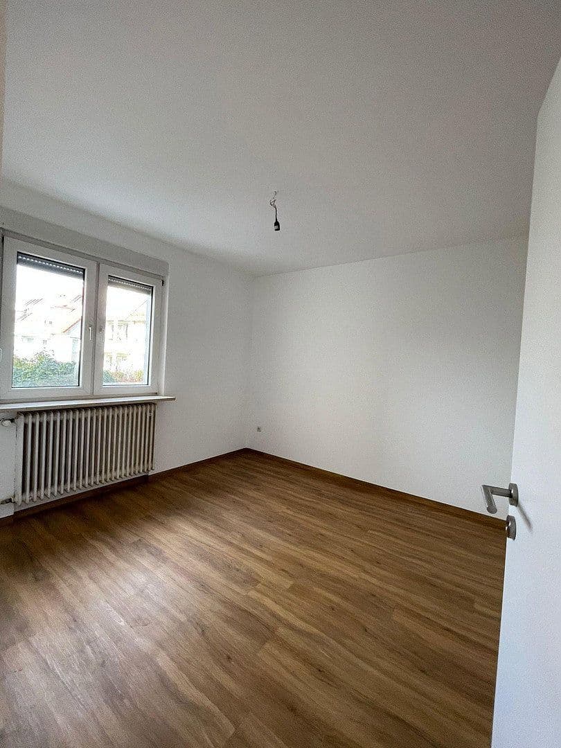 Pronájem bytu 34 m², Friedrichshafen, Bádensko-Württembersko Pronájem bytu 34 m², Friedrichshafen, Bádensko-Württembersko