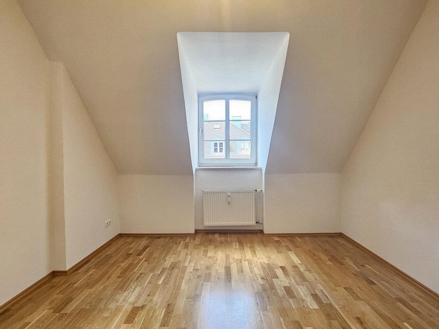 Pronájem bytu 3+1 92 m², Kreuzstraße 11, München, Bavorsko Pronájem bytu 3+1 92 m², Kreuzstraße 11, München, Bavorsko