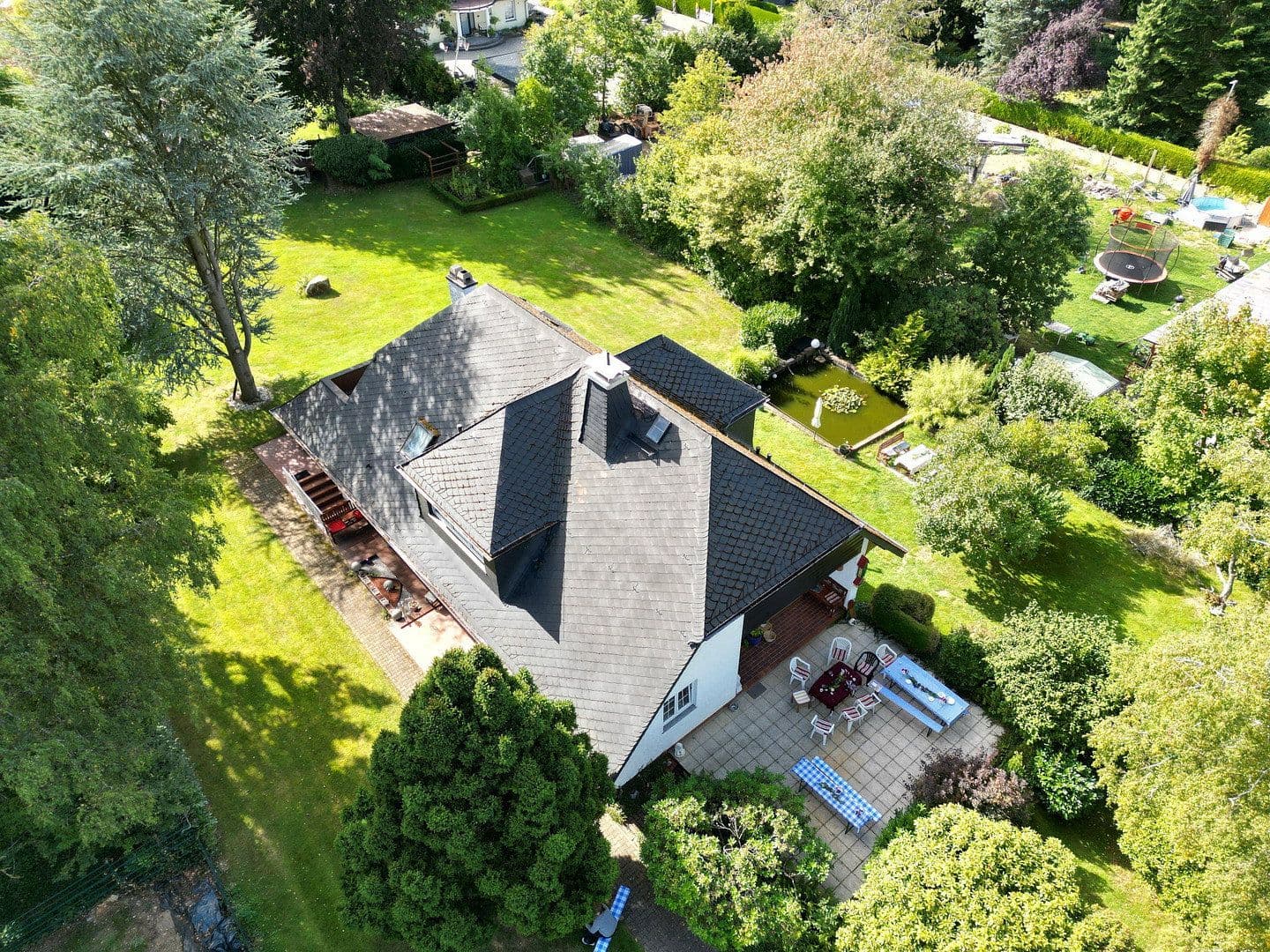 Prodej domu 247 m², pozemek 2.504 m², Niedernhausen, Hessen Prodej domu 247 m², pozemek 2.504 m², Niedernhausen, Hessen