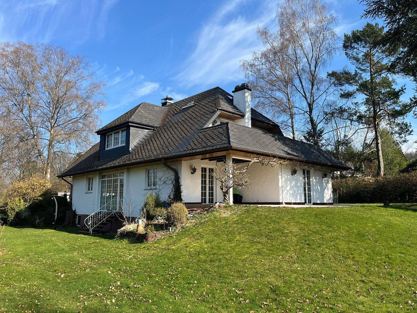 Prodej domu 247 m², pozemek 2.504 m², Niedernhausen, Hessen Prodej domu 247 m², pozemek 2.504 m², Niedernhausen, Hessen