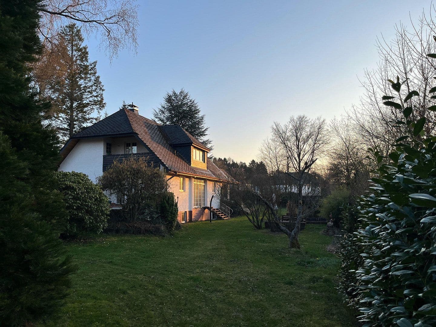 Prodej domu 247 m², pozemek 2.504 m², Niedernhausen, Hessen Prodej domu 247 m², pozemek 2.504 m², Niedernhausen, Hessen