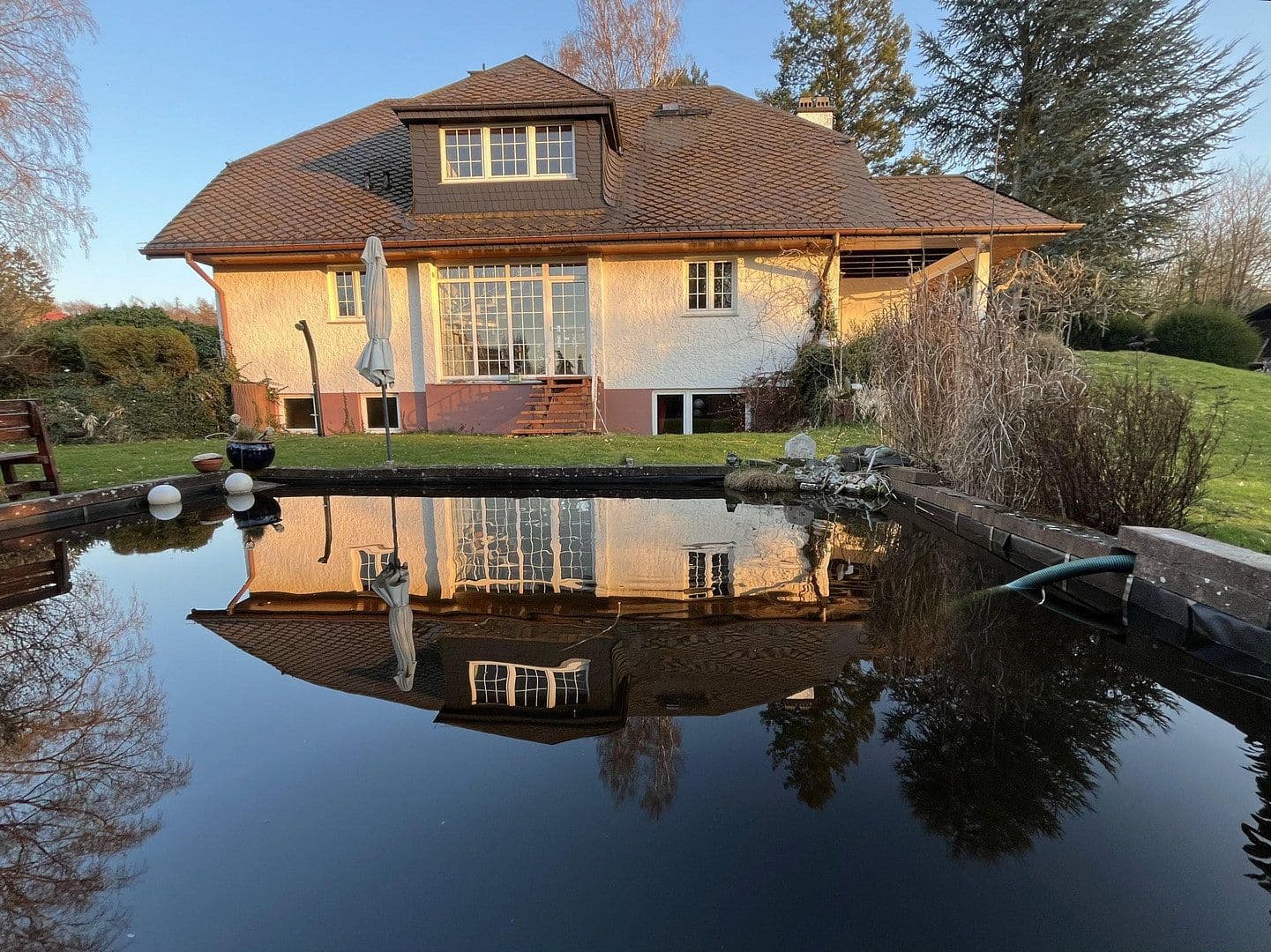 Prodej domu 247 m², pozemek 2.504 m², Niedernhausen, Hessen Prodej domu 247 m², pozemek 2.504 m², Niedernhausen, Hessen