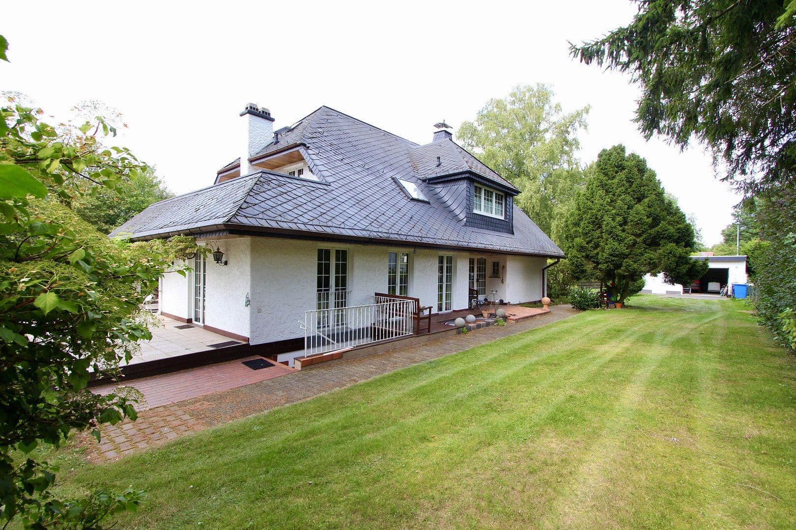 Prodej domu 247 m², pozemek 2.504 m², Niedernhausen, Hessen Prodej domu 247 m², pozemek 2.504 m², Niedernhausen, Hessen
