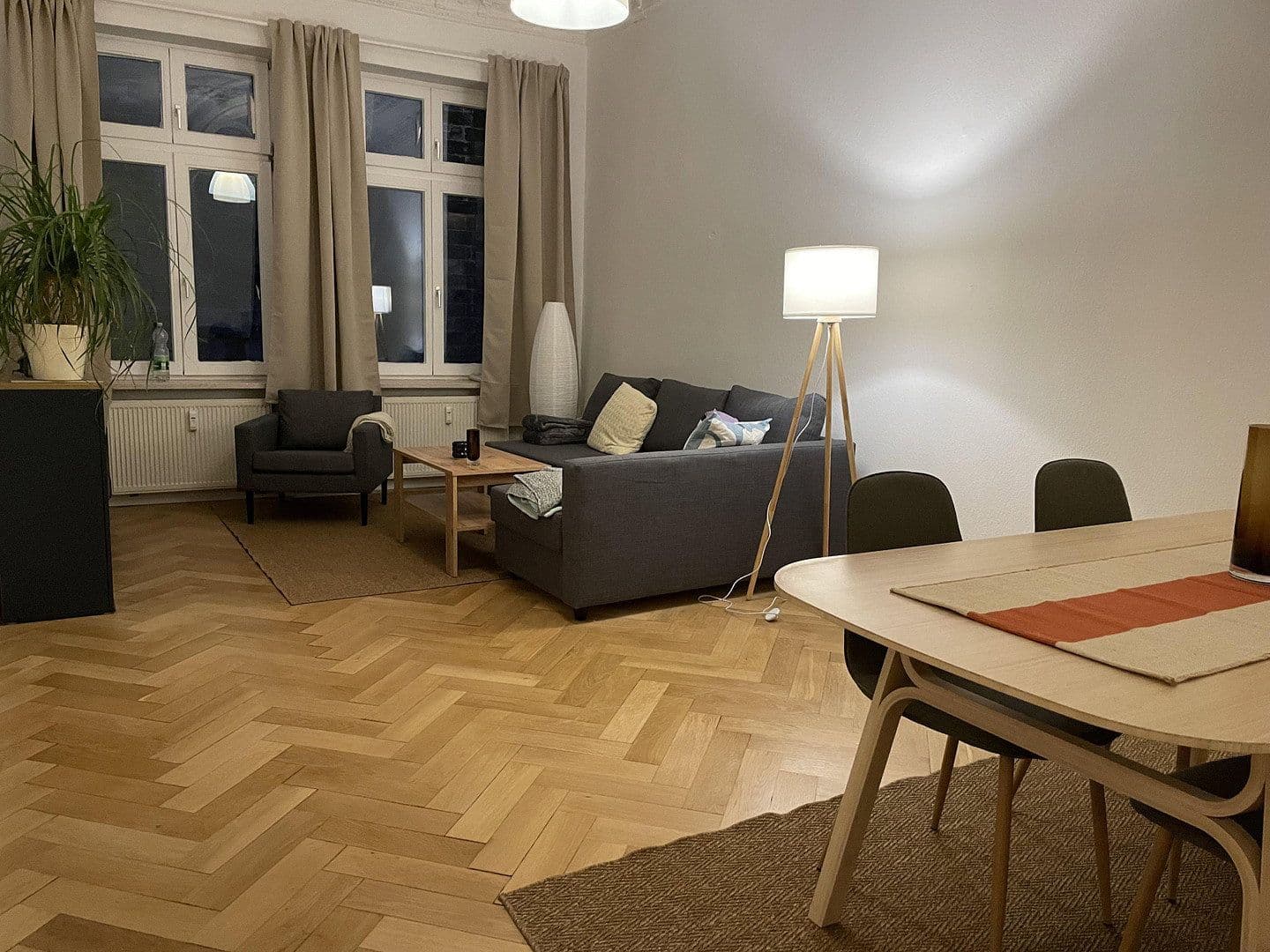 Pronájem bytu 4+1 120 m², Riemannstrasse 28, Leipzig, Sasko Pronájem bytu 4+1 120 m², Riemannstrasse 28, Leipzig, Sasko