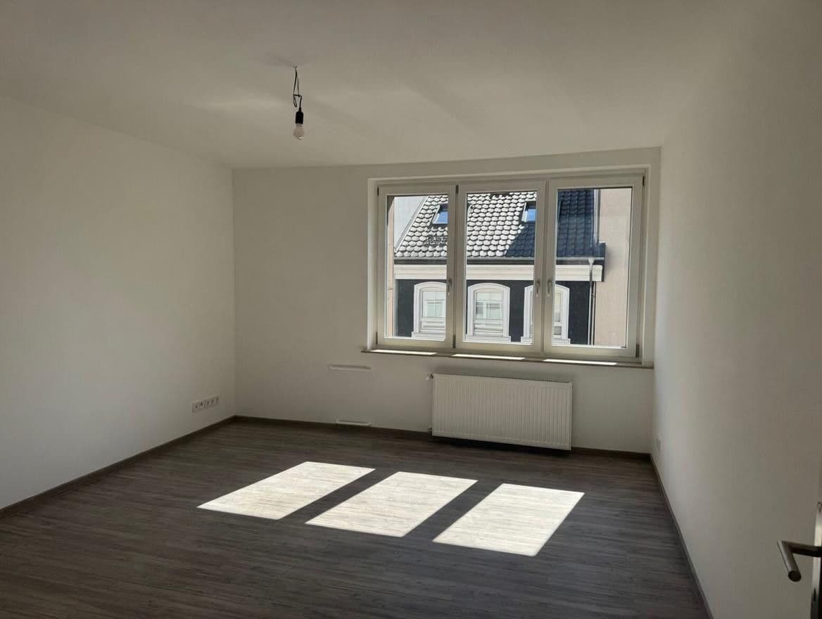 Pronájem bytu 4+1 120 m², Dellstraße 1a, Duisburg, Severní Porýní-Vestfálsko Pronájem bytu 4+1 120 m², Dellstraße 1a, Duisburg, Severní Porýní-Vestfálsko
