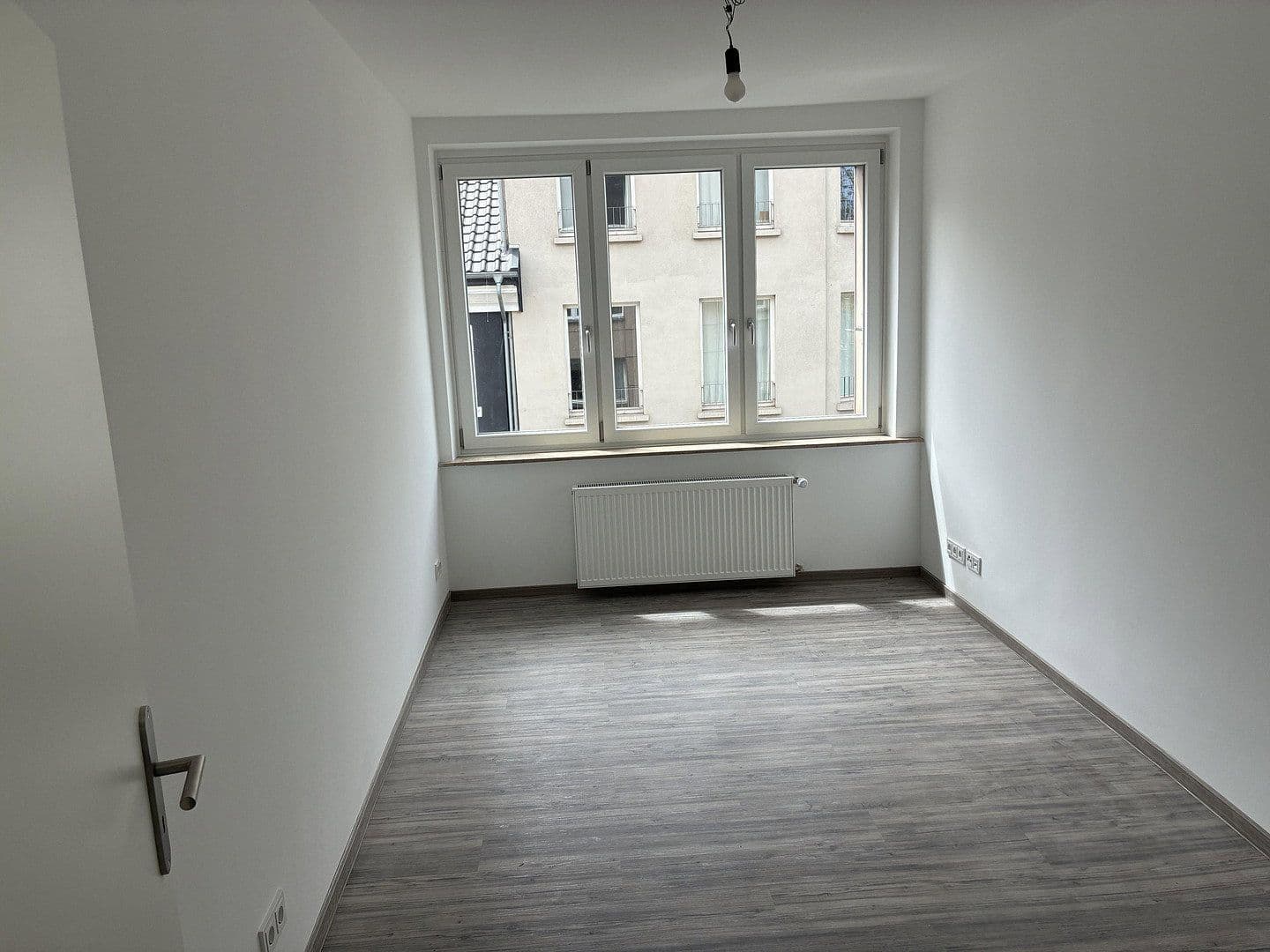Pronájem bytu 4+1 120 m², Dellstraße 1a, Duisburg, Severní Porýní-Vestfálsko Pronájem bytu 4+1 120 m², Dellstraße 1a, Duisburg, Severní Porýní-Vestfálsko