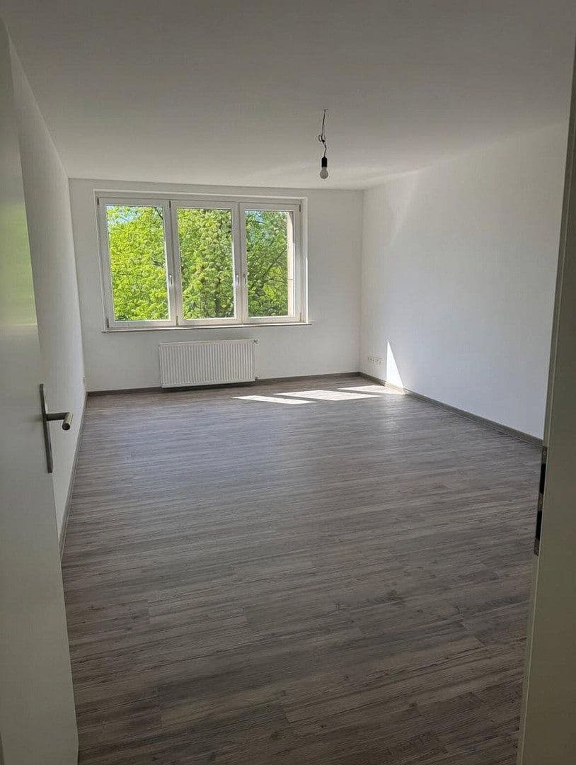 Pronájem bytu 4+1 120 m², Dellstraße 1a, Duisburg, Severní Porýní-Vestfálsko Pronájem bytu 4+1 120 m², Dellstraße 1a, Duisburg, Severní Porýní-Vestfálsko
