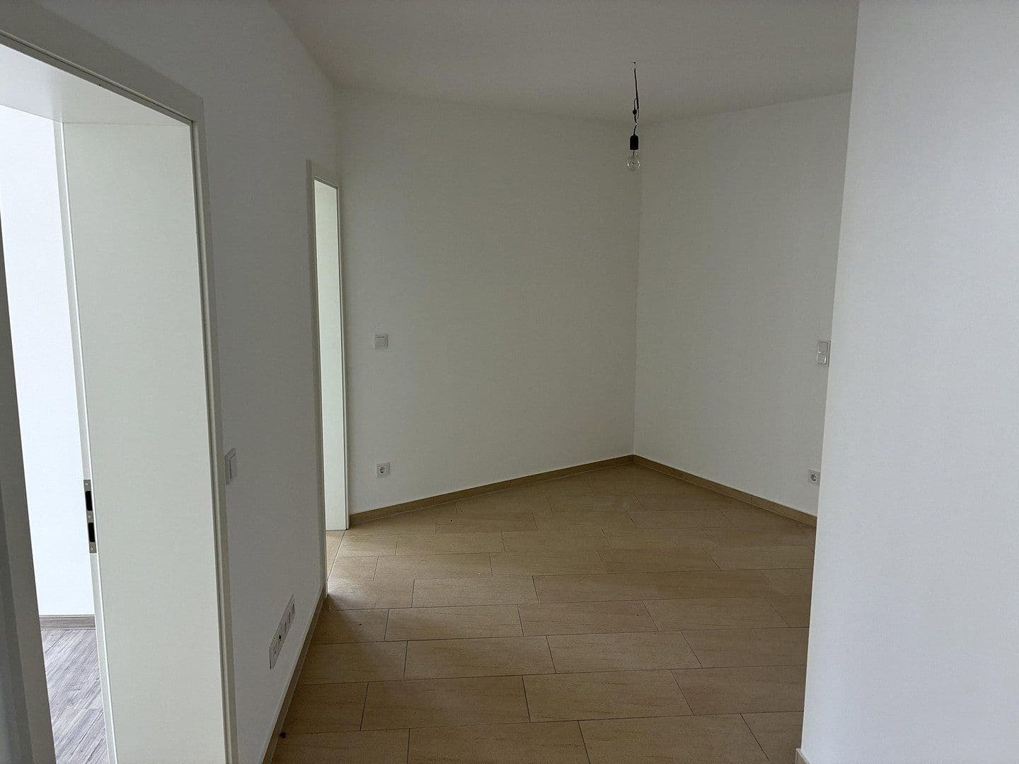 Pronájem bytu 4+1 120 m², Dellstraße 1a, Duisburg, Severní Porýní-Vestfálsko Pronájem bytu 4+1 120 m², Dellstraße 1a, Duisburg, Severní Porýní-Vestfálsko